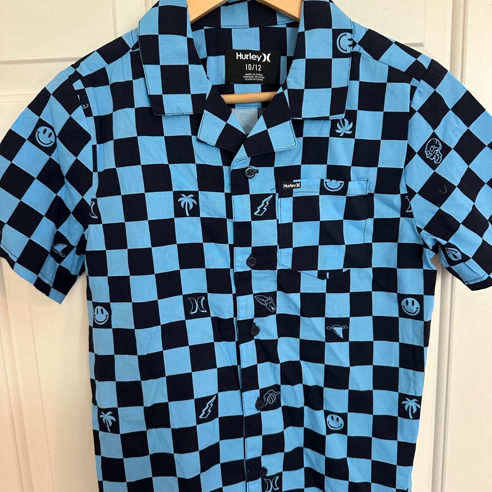 Hurley Black and Blue Patterned Boys Shirt - new never worn